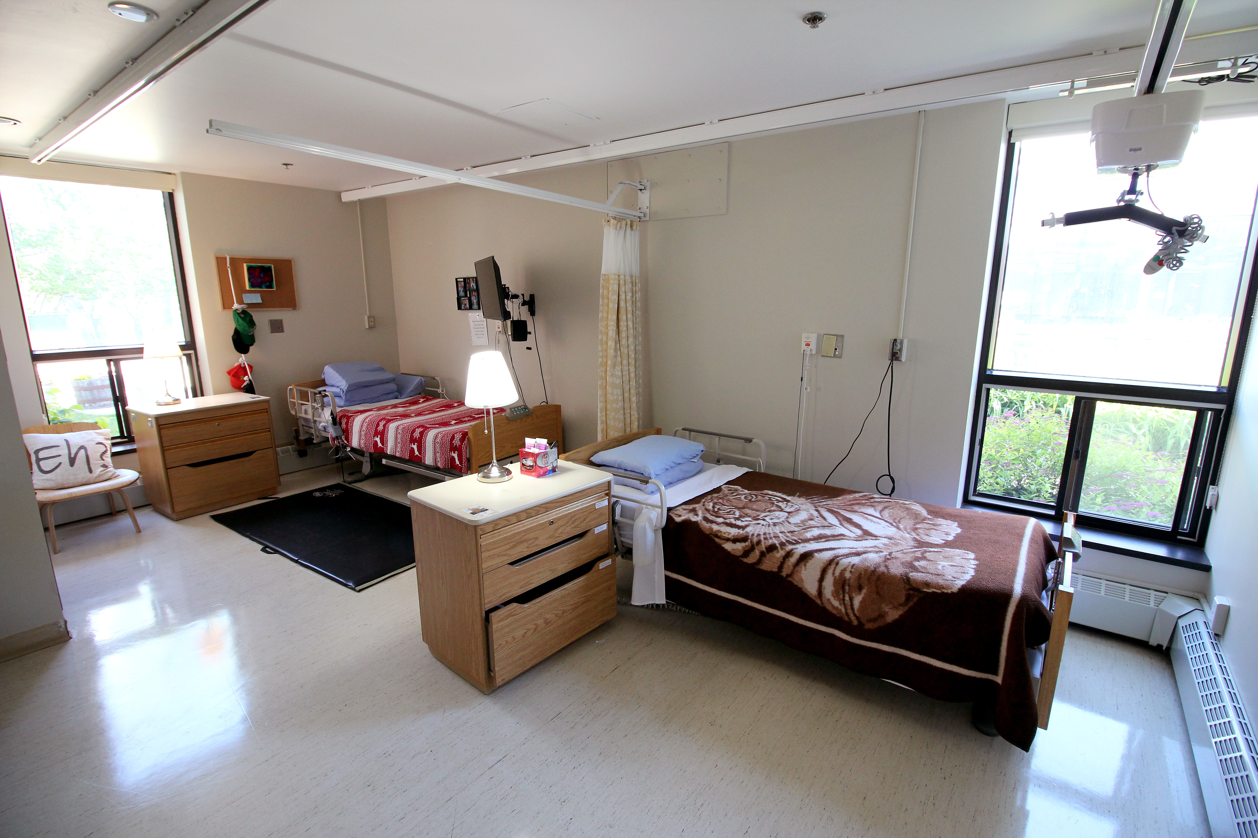 sarcee-resident-room2151