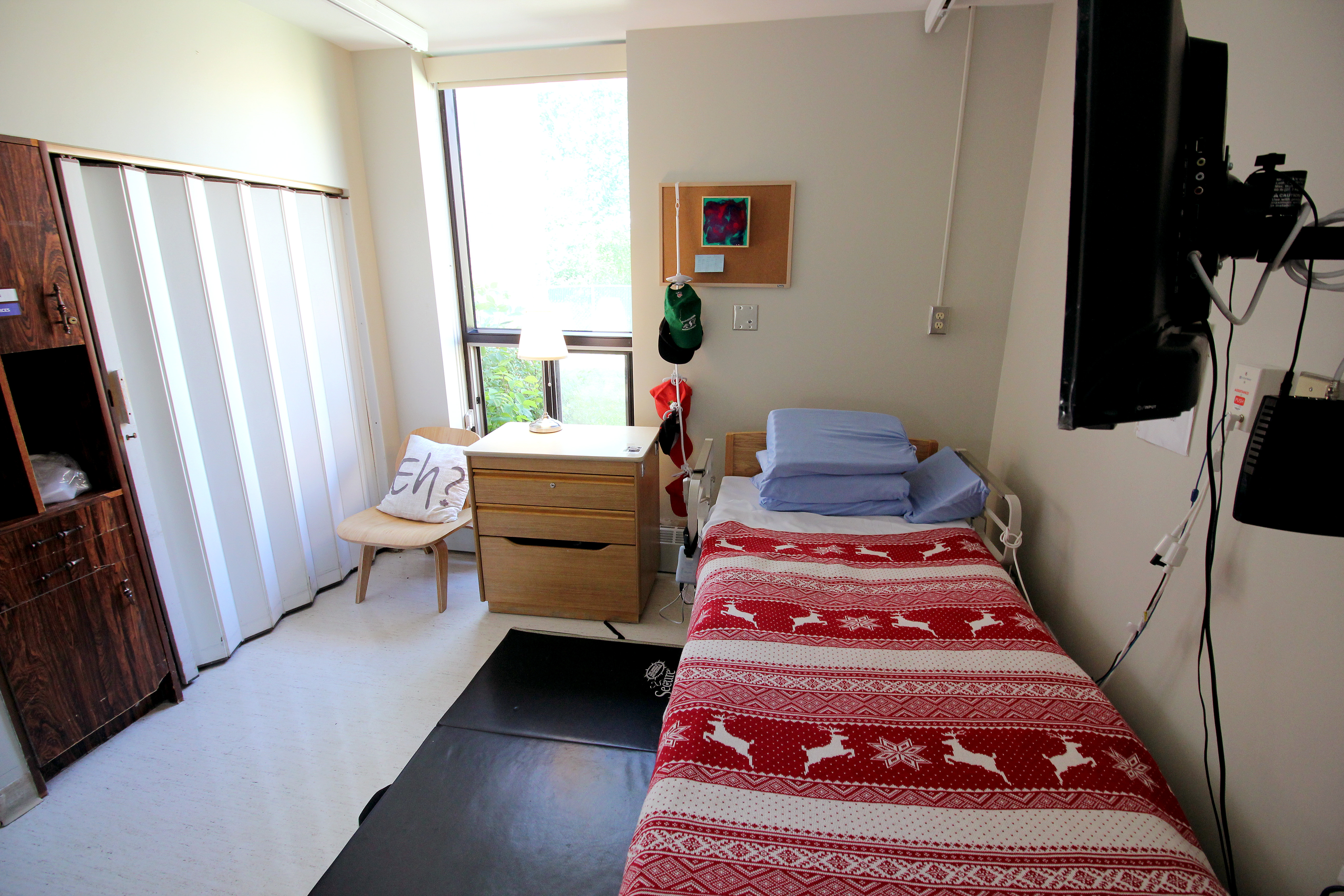 sarcee-resident-room2153